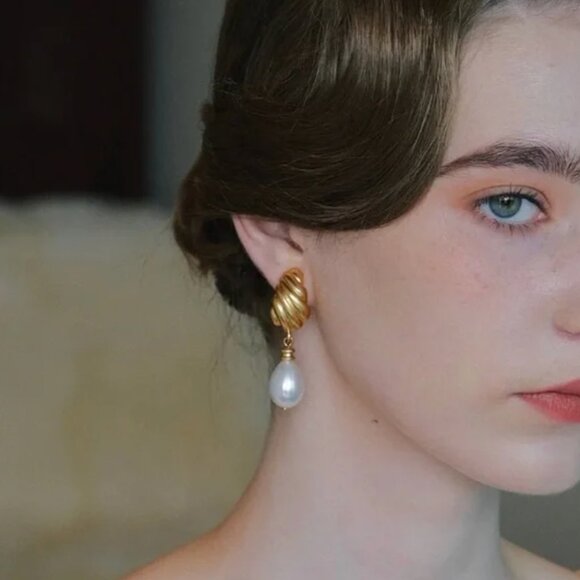 18K Gold Plated Pearl Drop Vintage Earrings - Picture 1 of 6